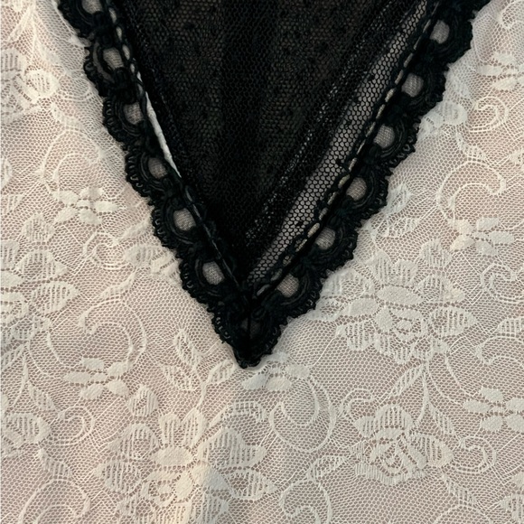 Victorian lace top. Ivory and black lace blouse. Size Small. - Picture 4 of 4